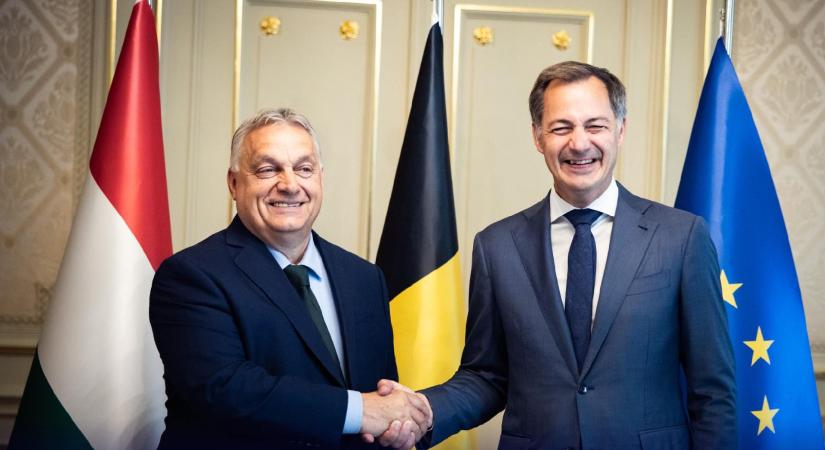 Orbán Viktor átvette az uniós elnökséget