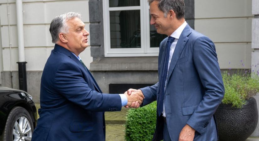 Orbán hivatalosan is átvette az Európai Tanács soros elnökségét