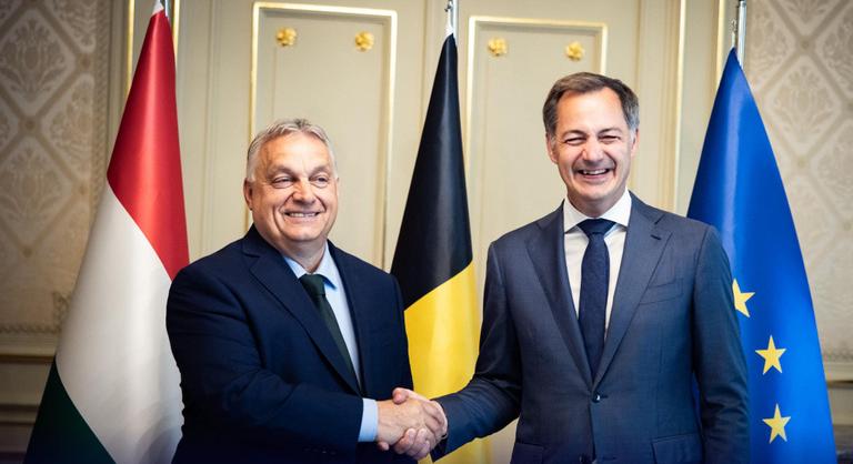 Hivatalos: Orbán Viktor átvette a soros EU-elnökséget