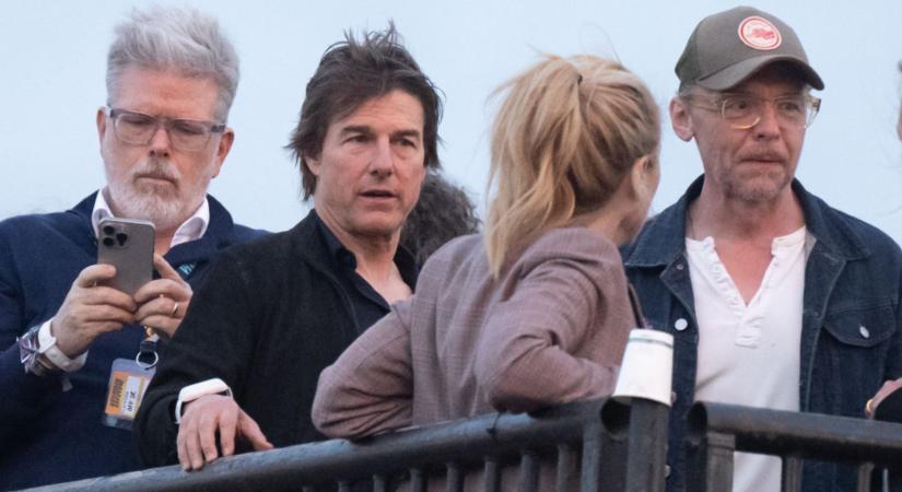Így bulizott Tom Cruise – a színész láthatóan elengedte magát a koncert alatt
