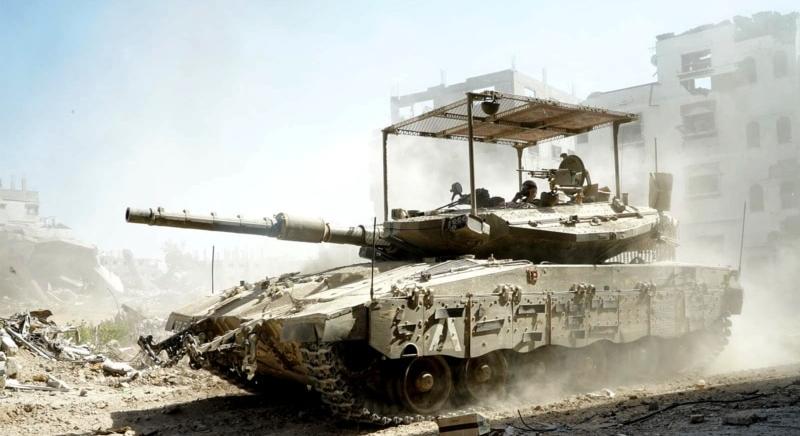 Palesztin fegyveresek rakétákat lőttek Izraelre, izraeli tankok nyomulnak előre Gázában