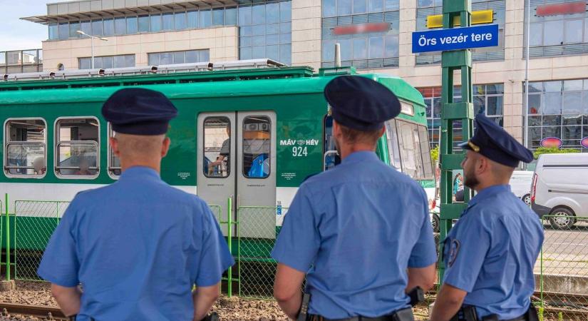 Rendőrök vitték el az Örsről Olivért, miután kiment a fejéből, hogyan kell kultúremberként viselkedni HÉV-en