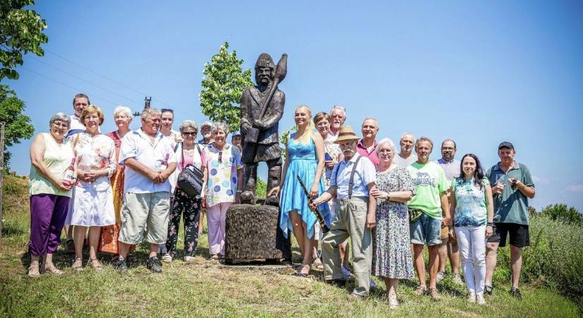 Megszépült szobrok hirdetik a helybeli bor jó hírét (videó)