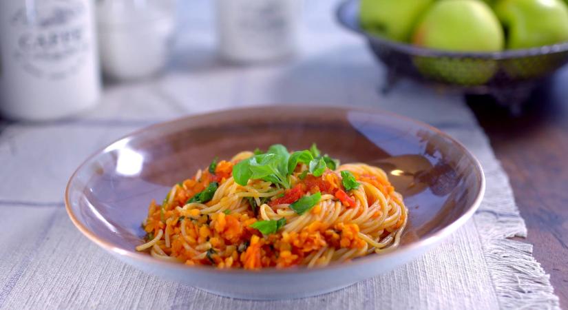 Vegetáriánus bolognai spagetti vöröslencsével