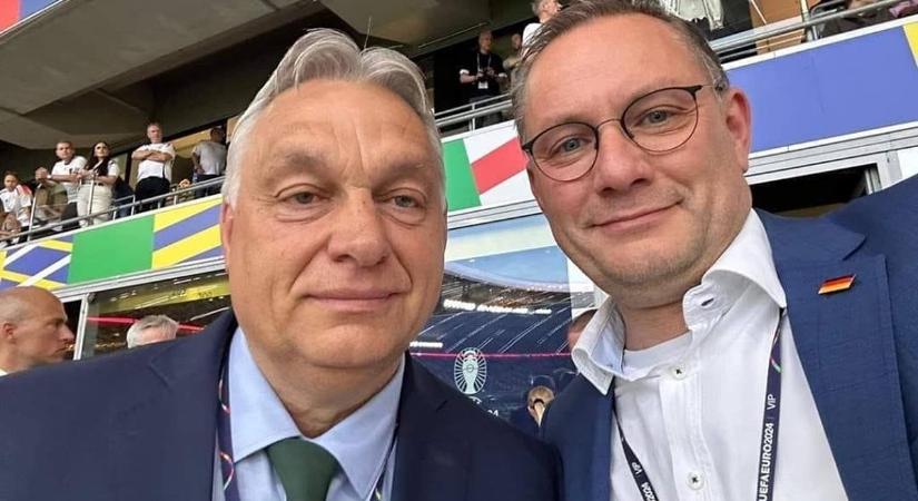 Akad egy csapat, amit Orbán Viktor sem kiköpni, sem lenyelni nem tud
