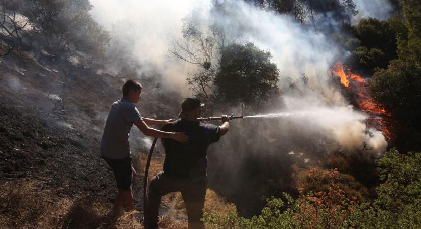 Enyhülés után visszatér a forróság Európába - Görögországban most is tombolnak a tűzek