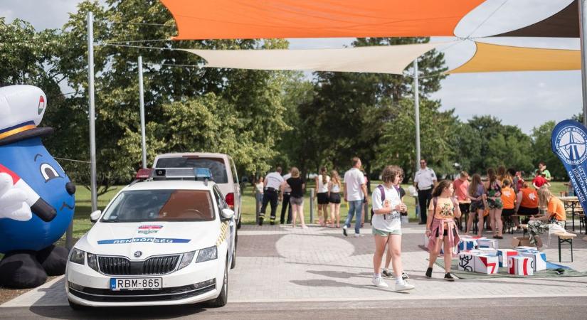 Színes programokkal várták a gyermekeket a Fejér vármegyei rendőrök