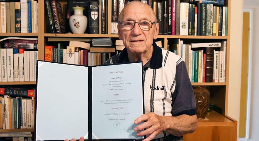 Vasdiploma bizonyítja 65 év kiváló pedagógiai munkáját