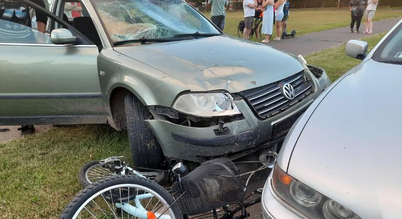 Brutális baleset Nyíregyházán! - Két kerékpárost gázolt el (fotók)