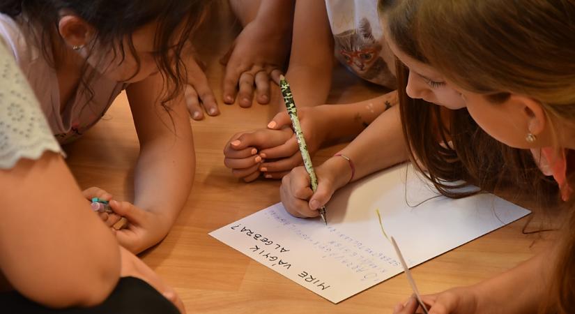 Hogyan lehet elérni, hogy a lányok bízzanak a matektudásukban? Debrecenben tesztelték a programot!
