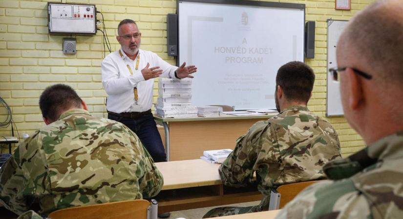 A honvédelmi alapismeretek tantárgyhoz tartozó pedagógus-továbbképzés indult Vépen