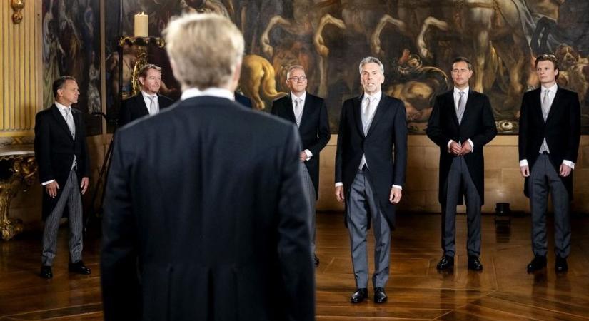 Geert Wilders pártja is letette az esküt, megalakult az új holland kabinet