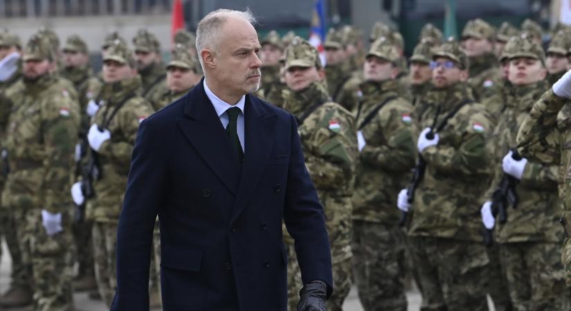 Fék és ellensúly nélkülivé vált a honvédelmi miniszter hatalma a hadsereg felett