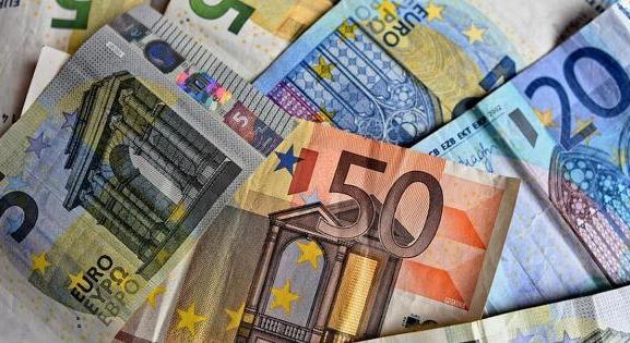 Infláció: a szolgáltatások kilógnak a sorból az eurós országokban