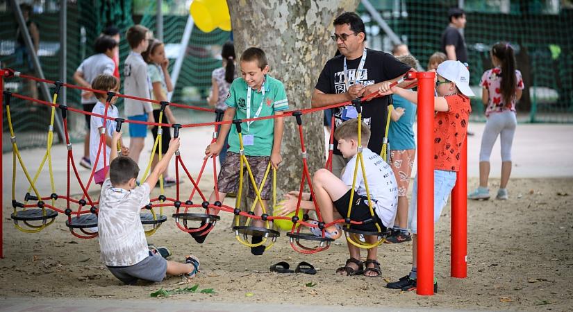 Megkezdődött a nyári gyermekfelügyelet Debrecenben: a speciális igényű gyerekekre is odafigyelnek – fotókkal
