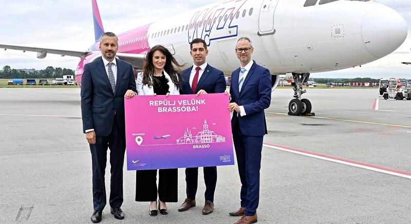 Ünnepség Budapesten a brassói repülőjárat érkezésekor: „a legrövidebb út Magyarország és Székelyföld kapuja között”