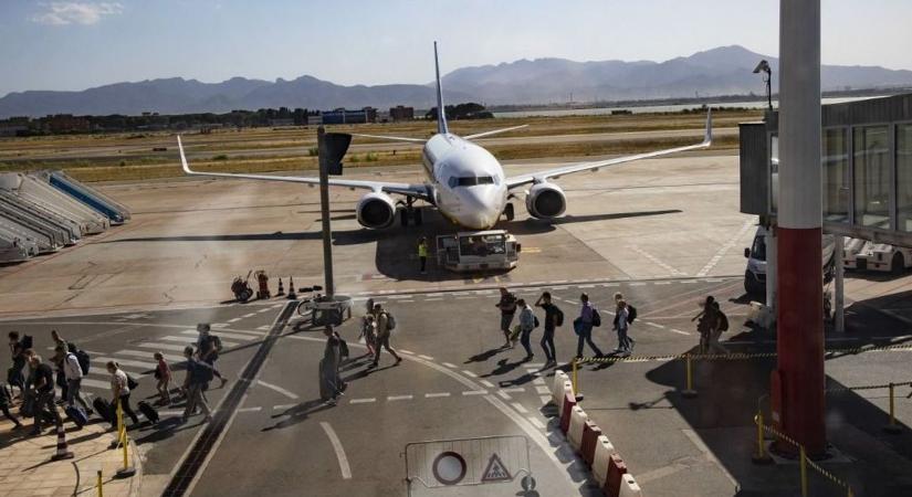 Újabb mentőakció: a Ryanair járattörlése miatt éjjel Szardínián rekedt utasain segített a Proko Travel