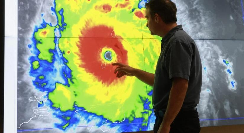 A Beryl hurrikán a legmagasabb, ötös kategóriára erősödött