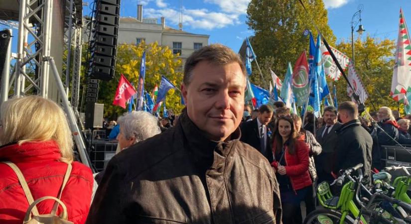 A kizárás elé néző DK-alapító azt állítja, Gyurcsány Ferenc közvetlen környezetében is vannak, akik szerint a DK elnökének távoznia kellene