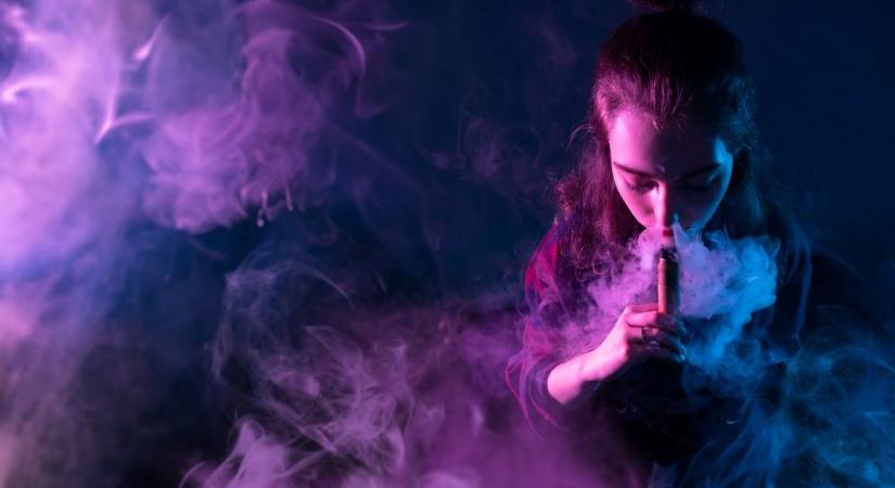 Nem lett a 18. Intenzíven ápolják az e-cigit túladagoló tinilányt