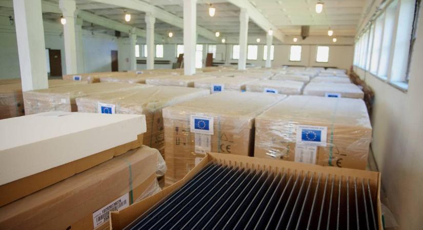 Ukrajna több ezer napelemet kapott az Európai Uniótól kórházak számára
