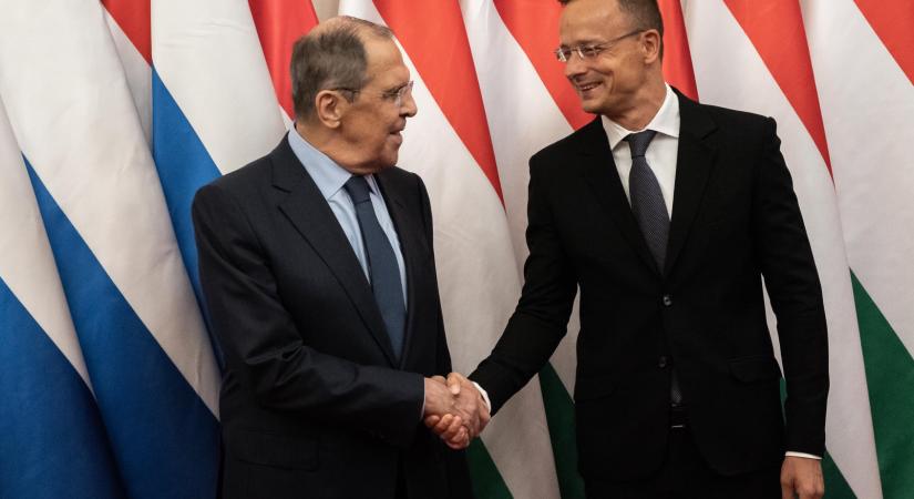 Amíg Orbán Kijevbe utazott, Szijjártó gyorsan felhívta Lavrovot