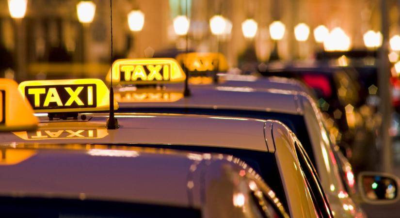 Így fenyegeti a sofőröket a pesti taxis maffia: friss videón a brutális belvárosi támadás