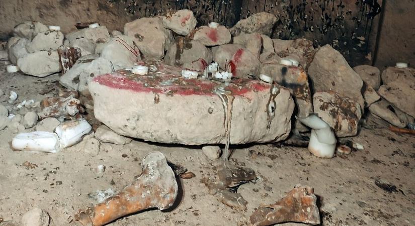 Emberi csontok és totemek: boszorkánybarlangra bukkantak a magyar felfedezők