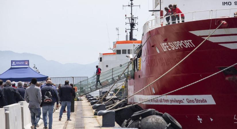Embercsempészek öltek meg tíz migránst a tengeri átkelés közben