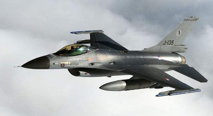 Az egyik NATO-ország 24 F–16-os vadászgép exportját engedélyezte Ukrajnába