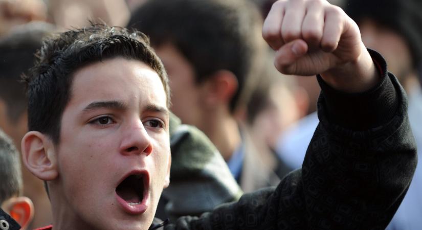 Dühöngő ifjúság - egyre több az agresszív fiatal