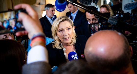 Puccsal vádolja Macront Marine Le Pen