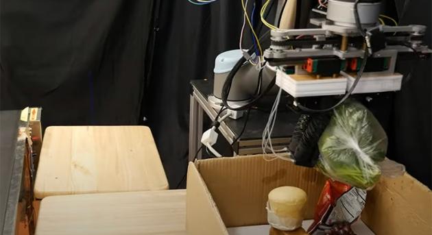 Bolti csomagolónak képzik az MIT robotját