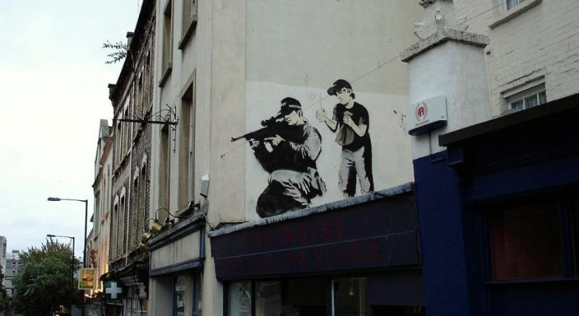 Új „falfirkával” jelentkezett Banksy