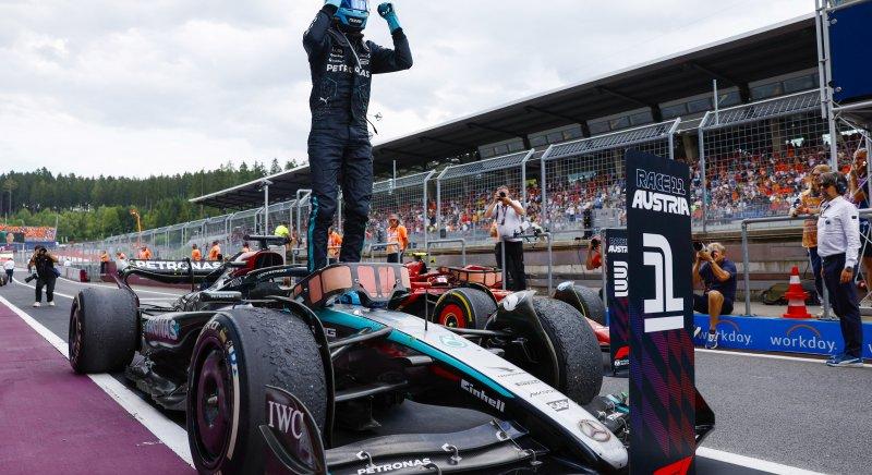 Ruházati szponzort válthat a Mercedes: érkezik az Adidas az F1-be?