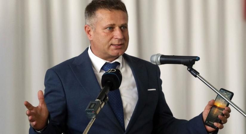 Hathavi jutalmat szavaztak meg egy leköszönő fideszes polgármesternek