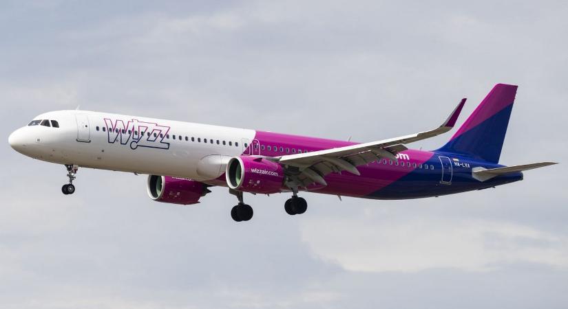 Újabb dráma a Wizz Airnél: 36 órája várják az utasok, hogy végre felszálljon a gépük