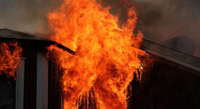 Felgyújtott egy fa szerkezetű turistakilátót egy férfi Borsodban