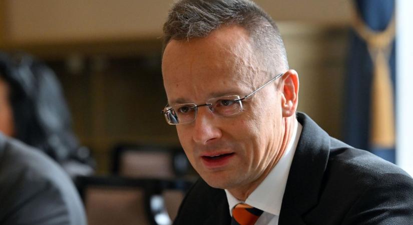 Szijjártó Péter levelet írt a magyarul kiválóan beszélő új holland gazdasági miniszternek