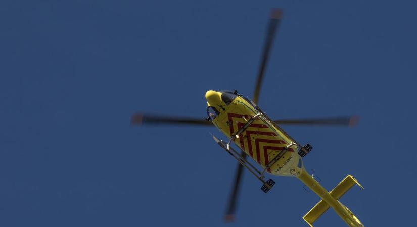 Brutális baleset Mezőkövesdnél – Mentőhelikopterrel szállították kórházba egy idős nőt