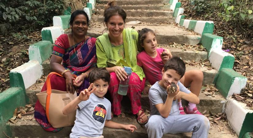 Fél év Indiában egyedül három gyerekkel és az autizmussal