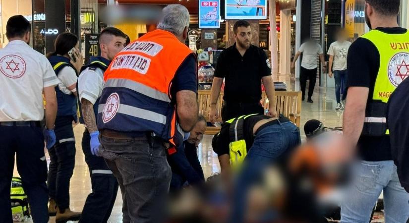 Vérfagyasztó videó: több embert megkéseltek egy izraeli bevásárlóközpontban