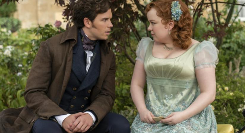„Különböző súlycsoportú románc” – a Bridgerton rajongói felháborodtak a sorozatot ért kritikán