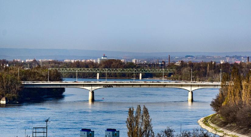 Női holttestre bukkantak az Árpád hídnál