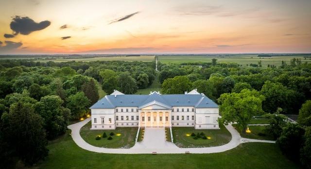 Így tölthetünk el két estét Magyarország legszebb angol parkjában