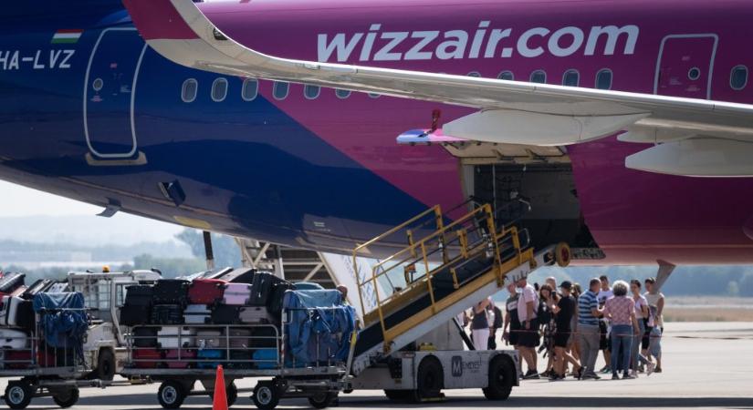 Több mint 30 óra várakozás után indult el egy Wizz Air gép Budapestről Szicíliába