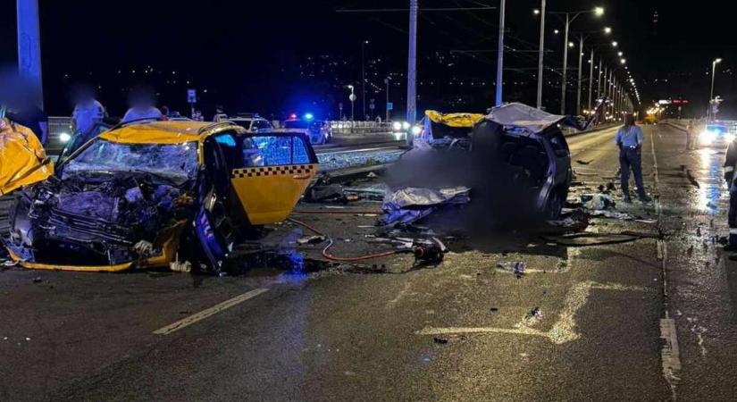 Tragédia az Árpád-hídon: hárman meghaltak az éjjel egy forgalommal szemben hajtó kocsi miatt - helyszíni fotókkal