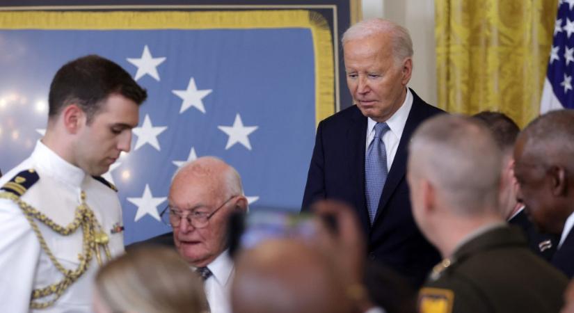 Cáfolja a Fehér Ház, hogy Biden fontolgatja a visszalépést