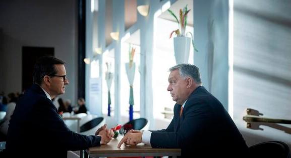 Csak kihasználták Orbán Viktort régi lengyel barátai? Mi lesz így a Patriótákkal?