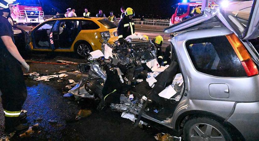 Ellopta a taxit, majd azzal az autóval okozott brutális balesetet egy férfi az Árpád hídon: hárman azonnal szörnyethaltak